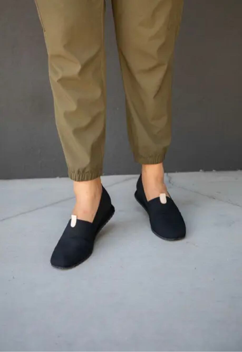 L`AMOUR DES PIEDS Tumai Women's Black Elastic/Leather Slip on Sneakers